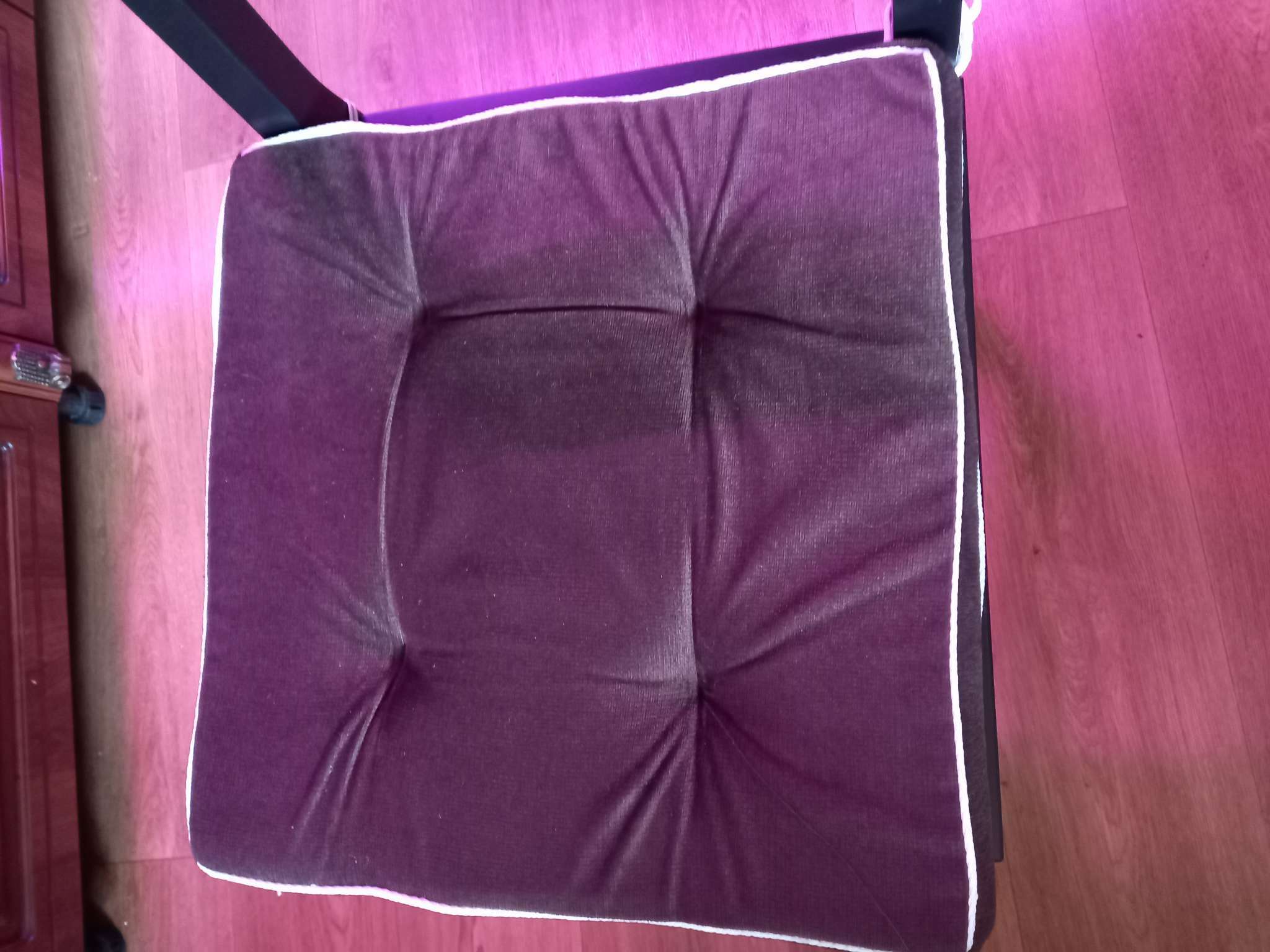 Фотография покупателя товара Подушка на стул 38х38 см, h 5 см, цвет красный, велюр, поролон, кант - Фото 1