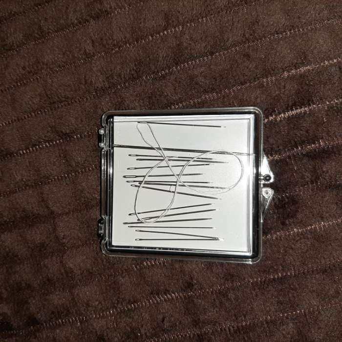 Фотография покупателя товара Игольница магнитная с иглами, 7 × 8 см, цвет МИКС, УЦЕНКА - Фото 3