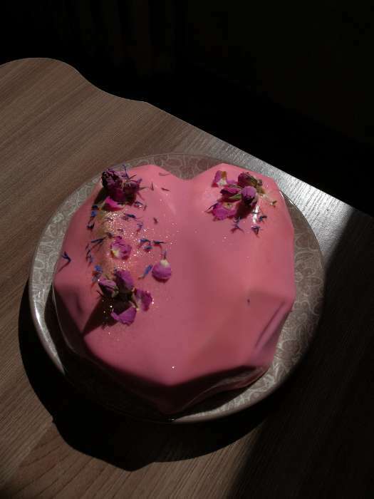 Фотография покупателя товара Форма для муссовых десертов и выпечки KONFINETTA «Геометрия любви», силикон, 21,5×20×6 см, цвет белый - Фото 1
