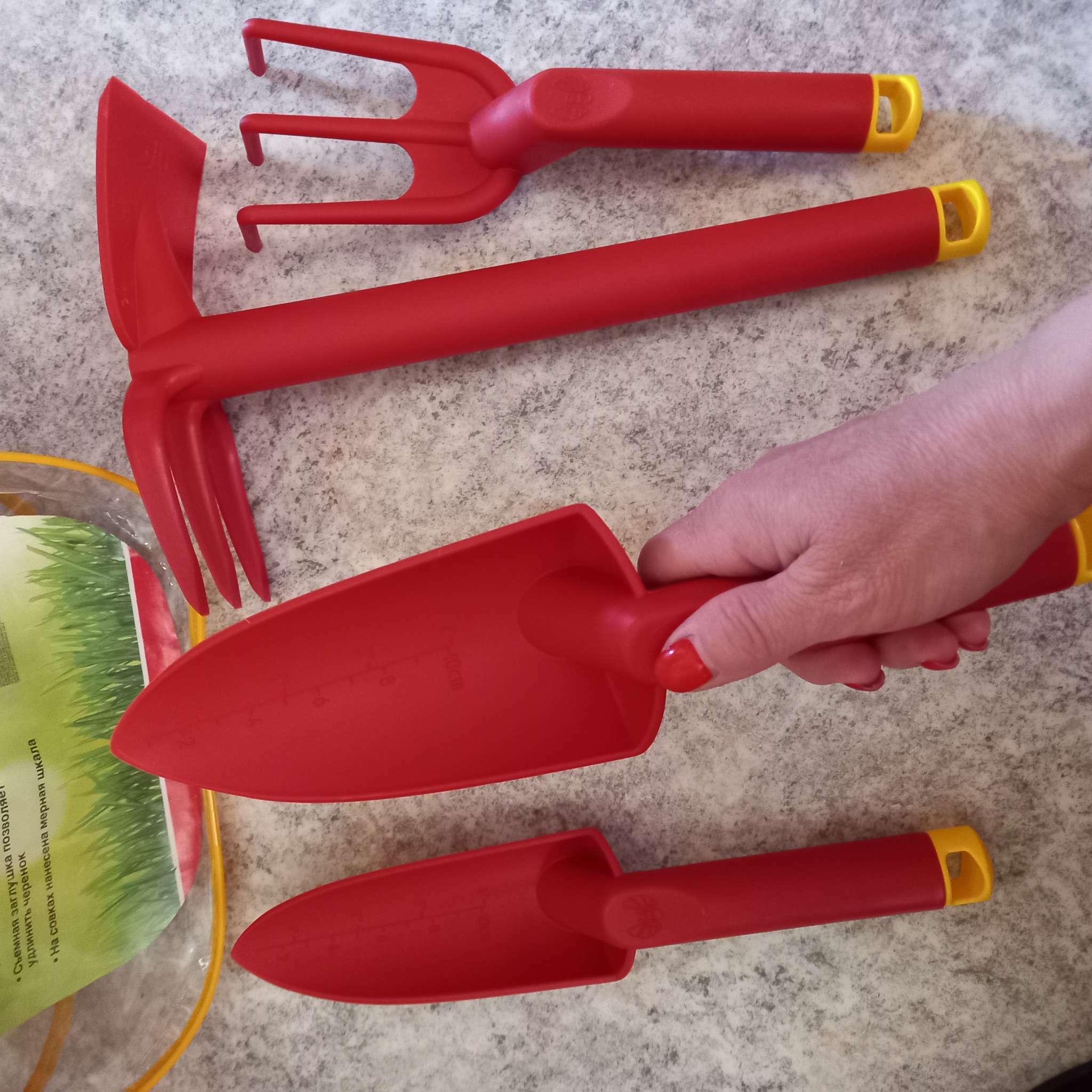 Фотография покупателя товара Набор садового инструмента, 4 предмета: рыхлитель, мотыжка, 2 совка, пластик, GRINDA - Фото 1