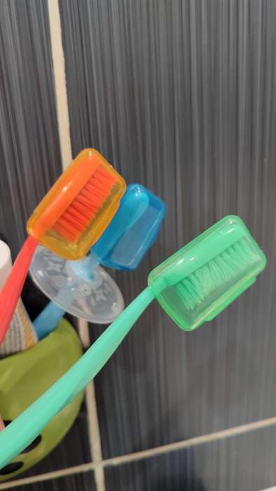 Фотография покупателя товара Набор футляров для зубной щётки, 5 шт, 4×2×1,7 см, пластик, цвет МИКС - Фото 2
