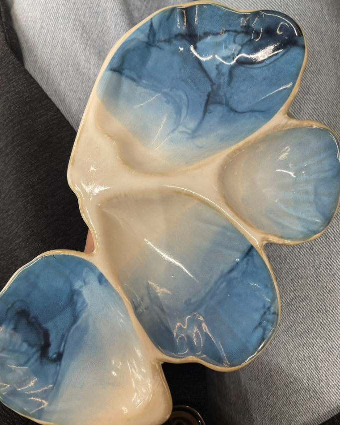 Фотография покупателя товара Менажница керамическая «Морская ракушка», 12 х 20 см, цвет белый-голубой - Фото 2