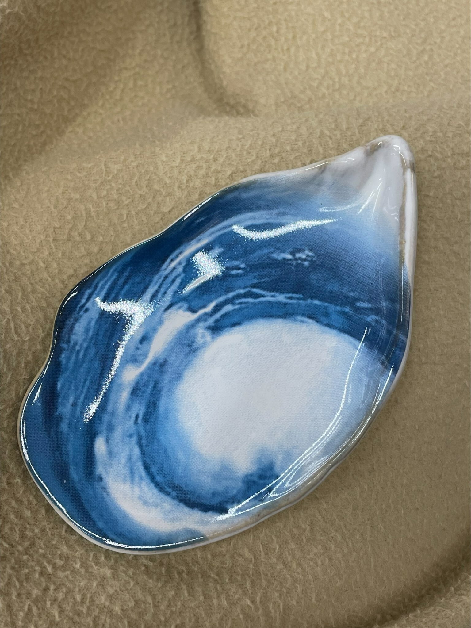 Фотография покупателя товара Соусник керамический «Морская ракушка», 8 х 13 см, 25 мл., цвет белый-голубой - Фото 3