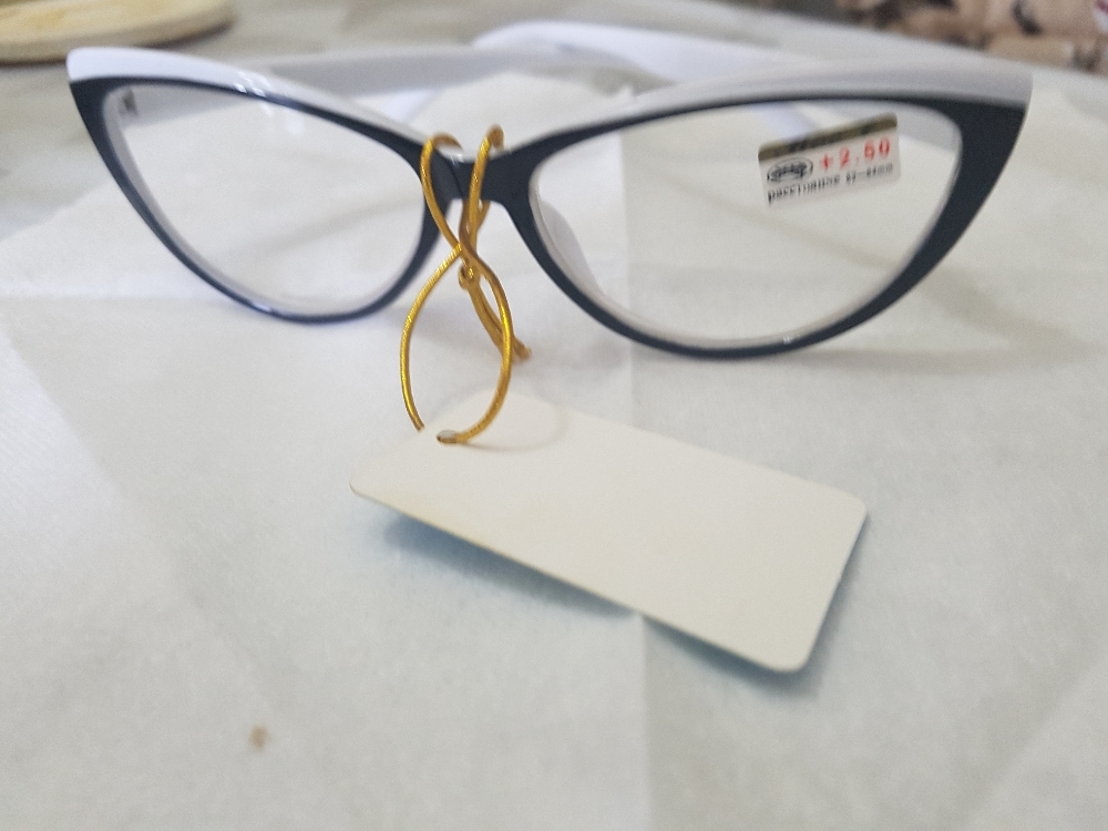 Фотография покупателя товара Готовые очки Most 2038 C4, цвет чёрно-белый, отгибающаяся дужка, +1,75 - Фото 1