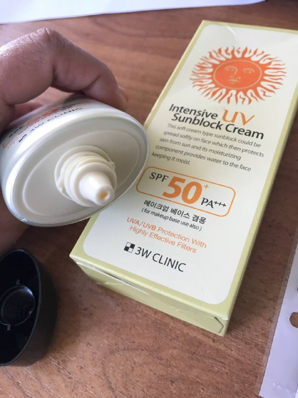 Фотография покупателя товара Интенсивный солнцезащитный крем для лица 3W CLINIC Intensive UV Sun Block Cream SPF50+/PA+++, 70 мл - Фото 6
