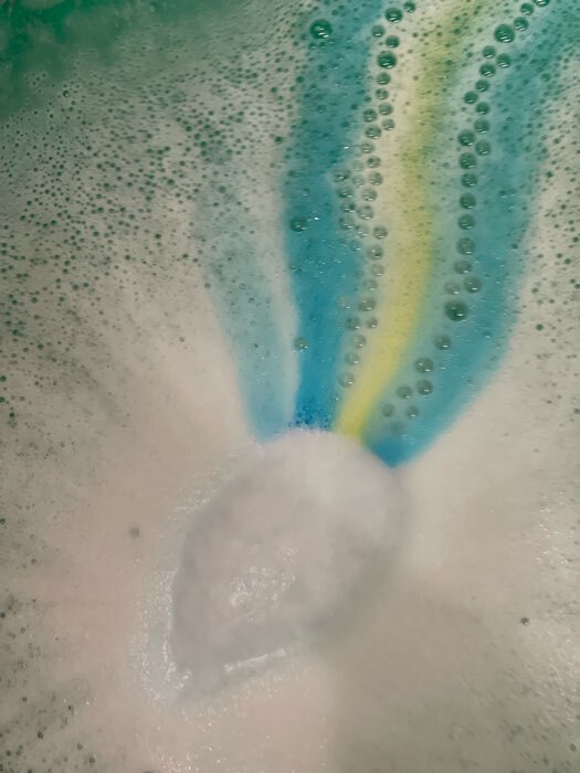 Фотография покупателя товара Бомбочка для ванны, 150 г, аромат жвачки, ЧИСТОЕ СЧАСТЬЕ - Фото 1