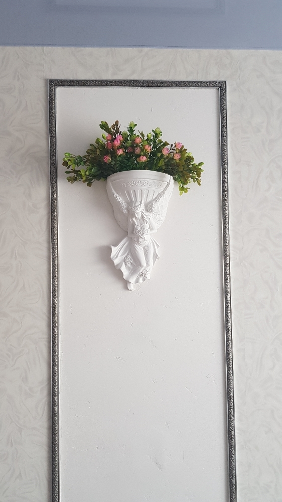 Фотография покупателя товара Кашпо настенное декоративное "Ангел", белое, гипс, 24х14х41 см - Фото 6