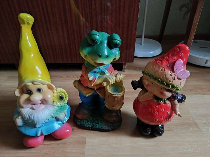 Фотография покупателя товара Садовая фигура "Лягушка с ведром", МИКС, 34х18х15см - Фото 2