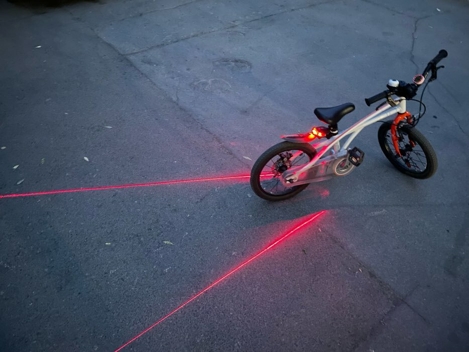 Фотография покупателя товара Фонарь-лазер велосипедный "Мастер К", 2 ААА, 4 режима, 7 х 3.5 х 7.5 см