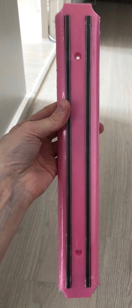 Фотография покупателя товара Держатель для ножей магнитный, 33 см, цвет розовый - Фото 4