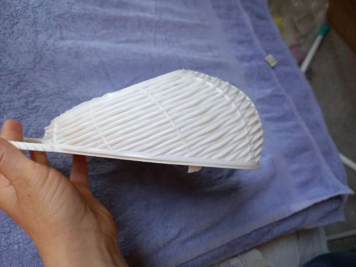 Фотография покупателя товара Кашпо пластиковое для цветов настенное «Плетёнка», 900 мл, цвет МИКС - Фото 4