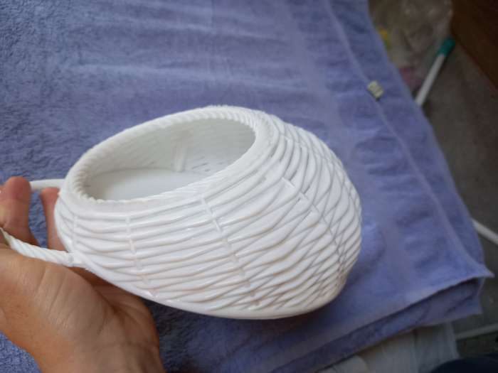 Фотография покупателя товара Кашпо пластиковое для цветов настенное «Плетёнка», 900 мл, цвет МИКС - Фото 3