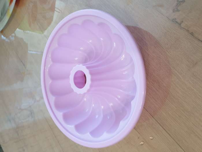 Фотография покупателя товара Форма для выпечки Доляна «Немецкий кекс. Завиток», силикон, 20×6 см, цвет розовый - Фото 1