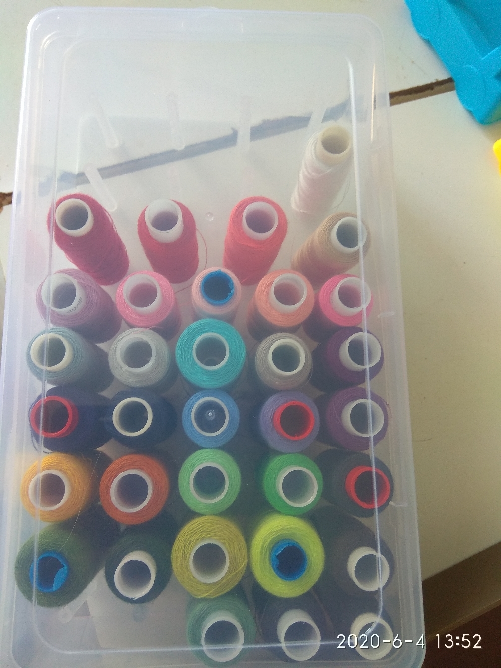 Фотография покупателя товара Бокс пластиковый для хранения, 42 отделения для ниток, 23,5×13,5×6,5 см, цвет МИКС - Фото 54