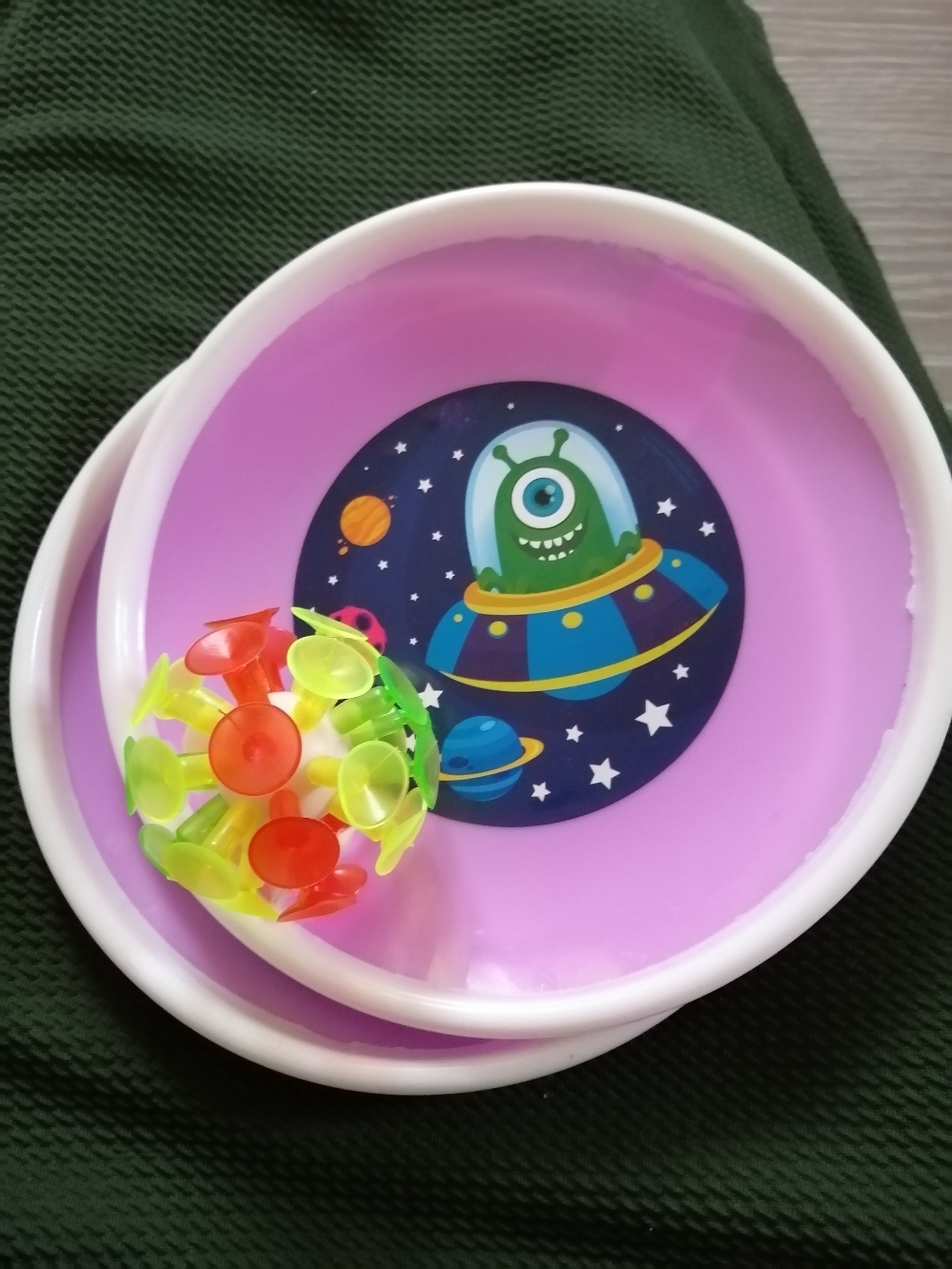 Фотография покупателя товара Игра-липучка «Монстрик», 2 тарелки, шарик, цвета МИКС - Фото 2