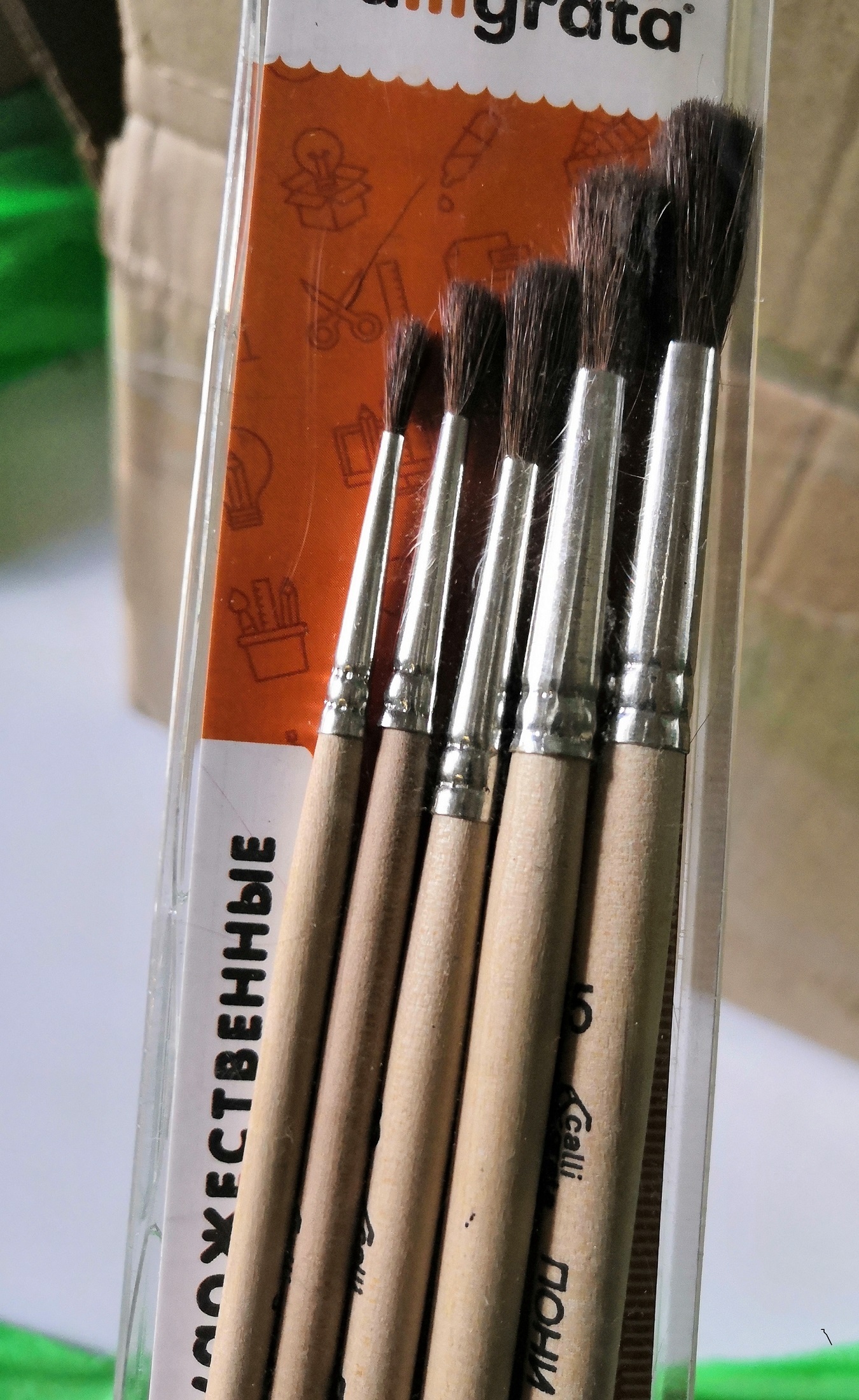 Фотография покупателя товара Набор кистей Пони 5 штук, Calligrata №3 (круглые №: 1, 2, 3, 4, 5), деревянная ручка, в пенале