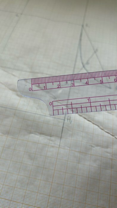 Фотография покупателя товара Лекало портновское метрическое «Сабля», 60 × 7 см, толщина 0,5 мм, цвет прозрачный