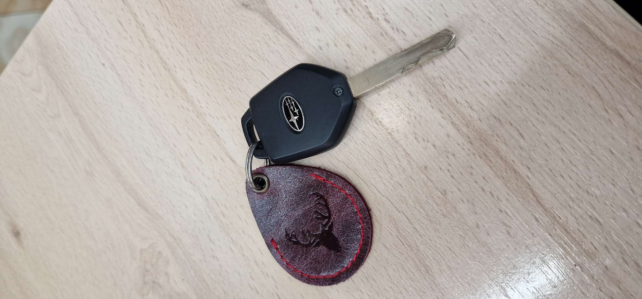 Фотография покупателя товара Брелок для автомобильного ключа, метка, капля, натуральная кожа, бордовый, олень - Фото 3