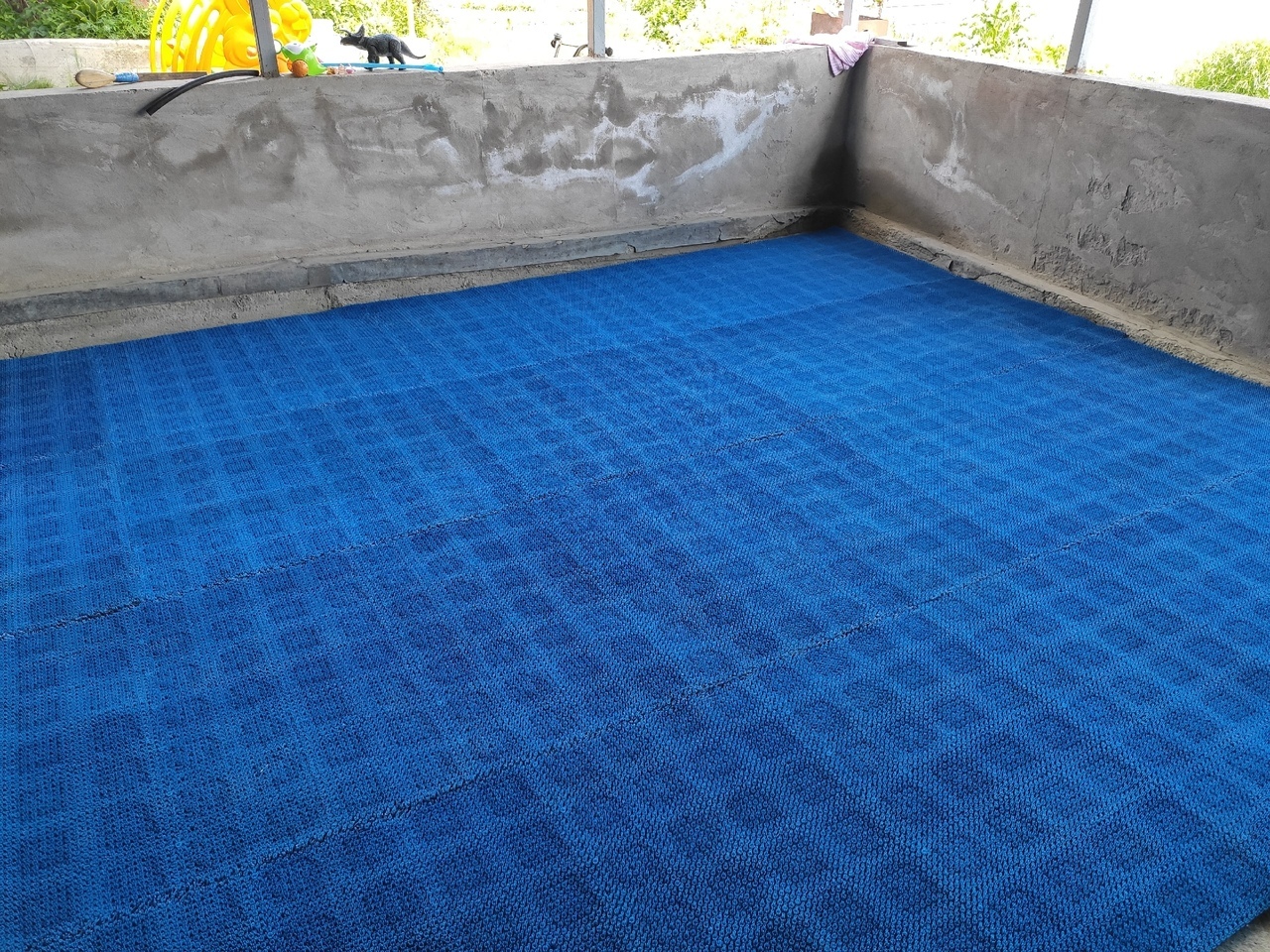 Фотография покупателя товара Покрытие ковровое щетинистое «Травка», 0,95×11,8 м, в рулоне, цвет синий - Фото 1