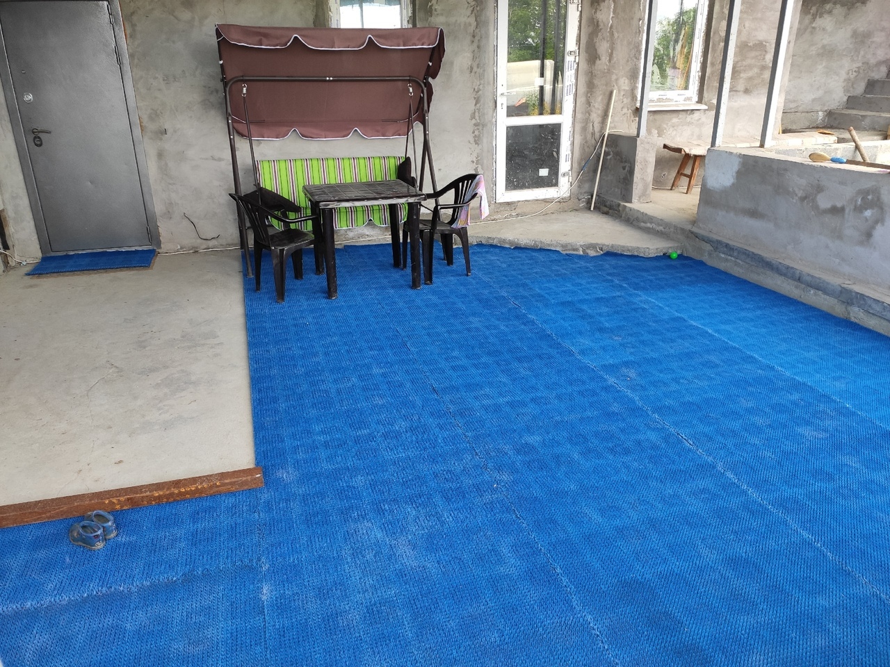 Фотография покупателя товара Покрытие ковровое щетинистое «Травка», 0,95×11,8 м, в рулоне, цвет синий - Фото 2