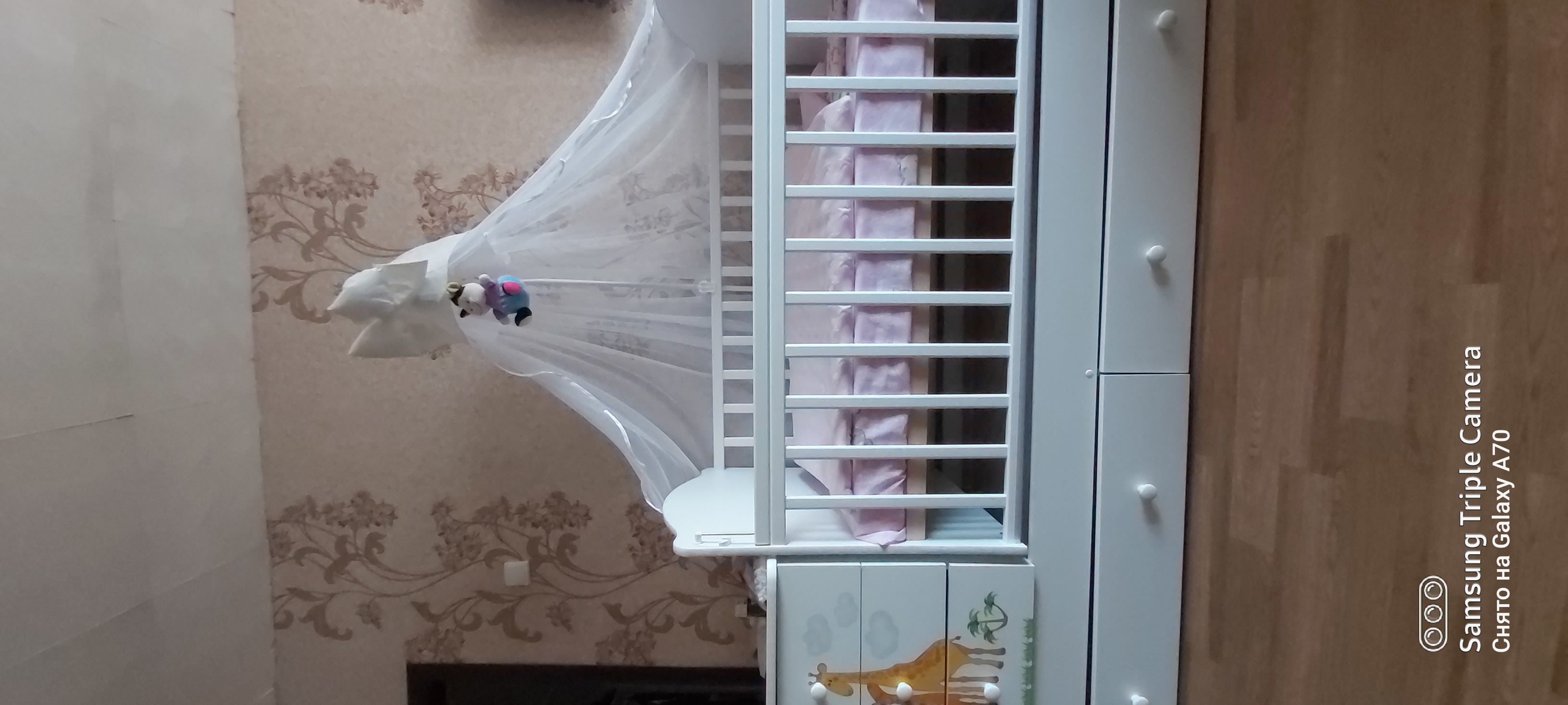 Фотография покупателя товара Детская кровать-трансформер «Жирафик» с поперечным маятником, цвет белый, рисунок МИКС - Фото 1
