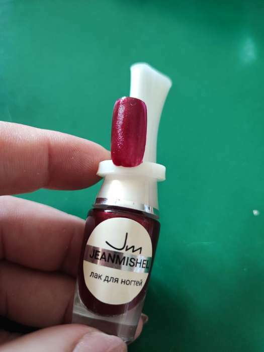 Фотография покупателя товара Лак для ногтей JEANMISHEL тон 152 темно красный перламутровый, 5,5 мл - Фото 4