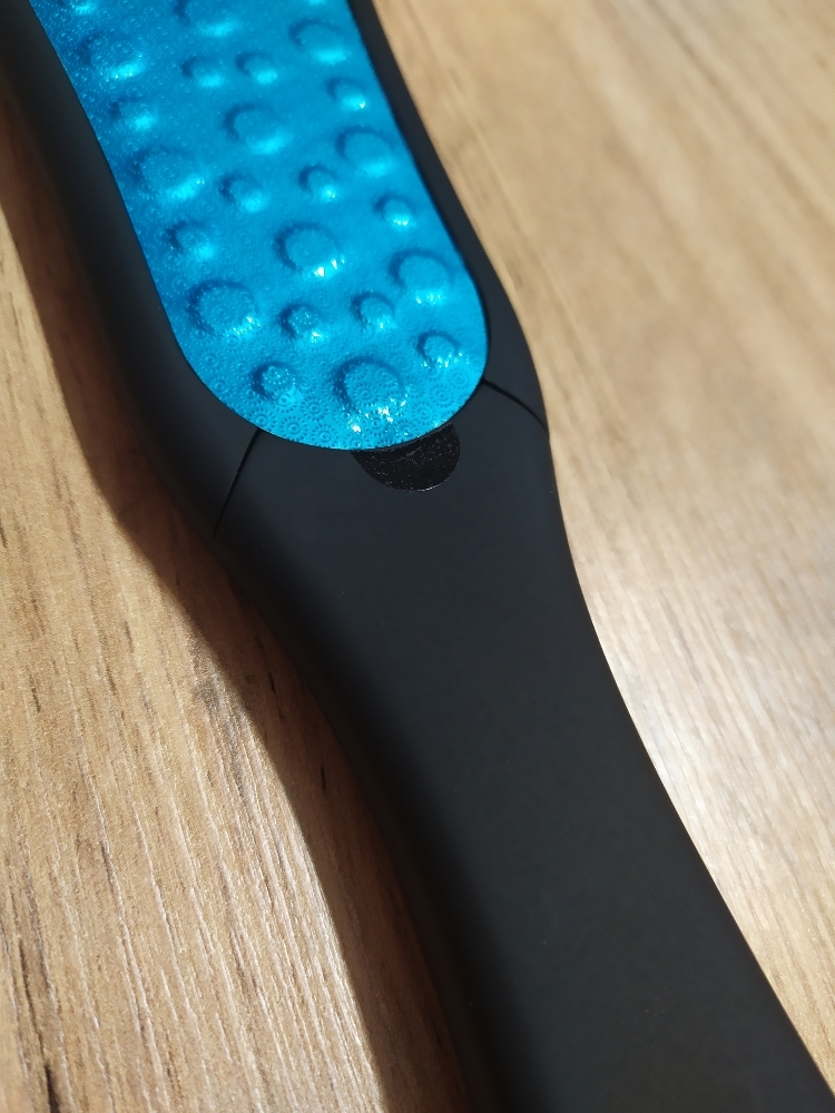 Фотография покупателя товара Тёрка для ног, лазерная, двусторонняя, прорезиненная ручка, 26 см, цвет чёрный - Фото 2