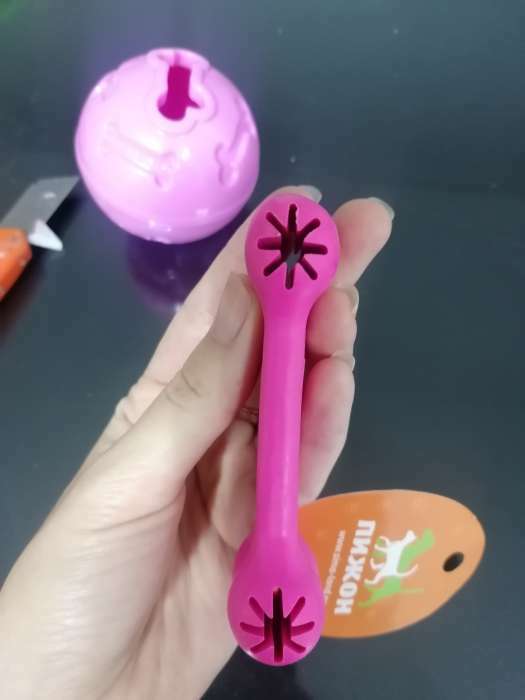 Фотография покупателя товара Игрушка жевательная "Вкусная кость" с отверстиями для лакомств, TPR, 11 см, розовая - Фото 2