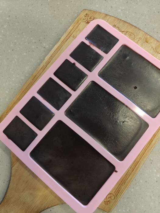 Фотография покупателя товара Форма для шоколада Доляна «Шоколадное ассорти», силикон, 20×15 см, 9 ячеек, цвет розовый - Фото 4