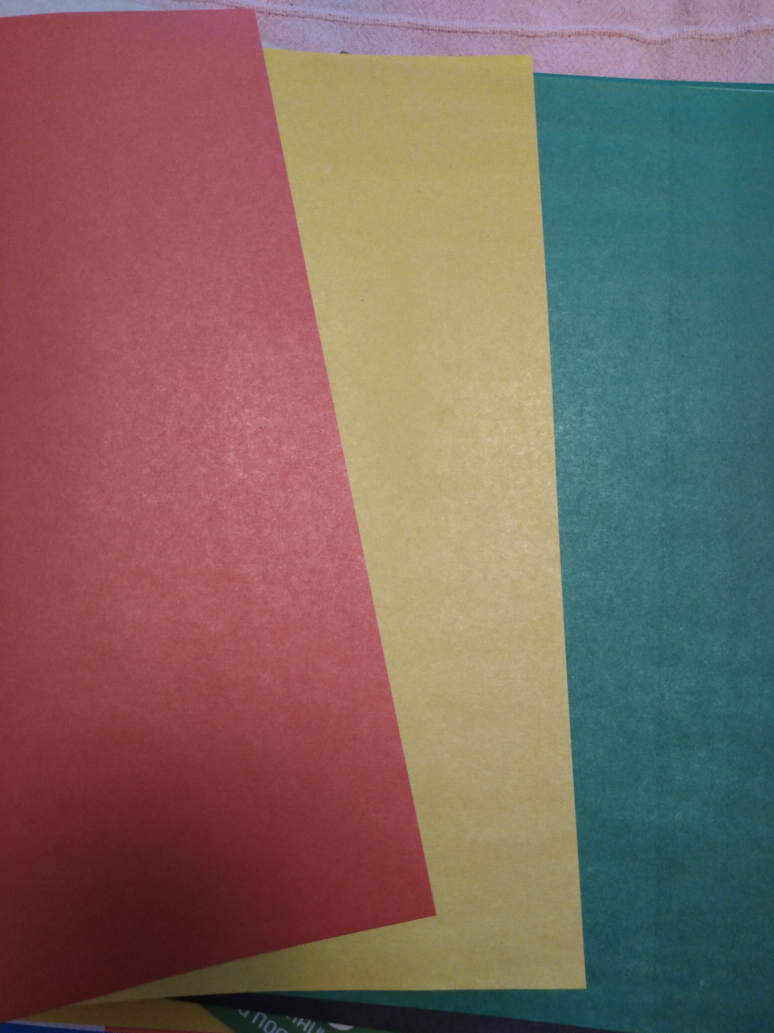 Фотография покупателя товара Набор "Щенячий патруль" А4: 10л цветного одностороннего картона + 16л цветной двусторонней бумаги - Фото 6