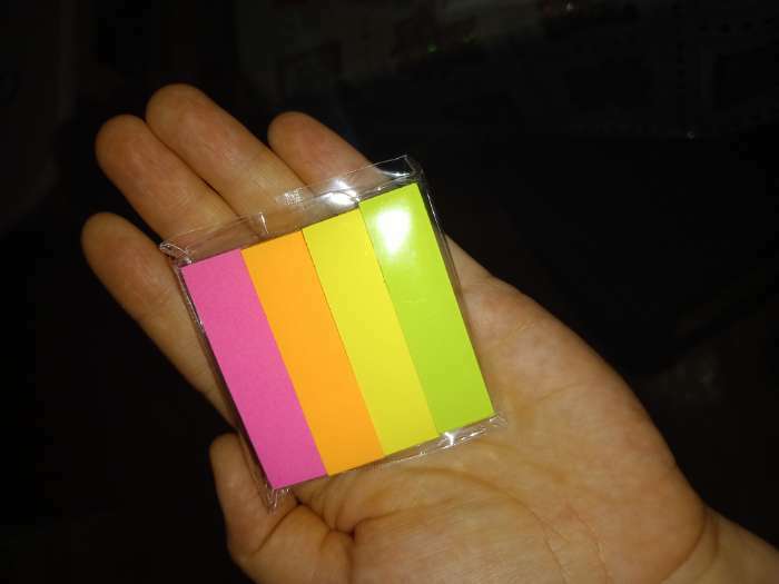 Фотография покупателя товара Блок-закладка с липким краем 12 мм х 50 мм, бумажные, 4 цвета по 80 листов, неоновые