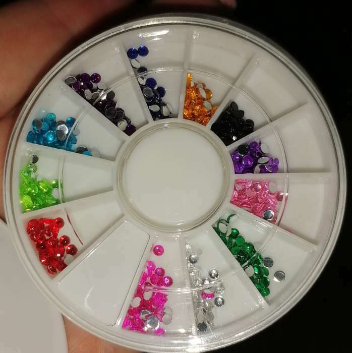 Фотография покупателя товара Стразы для декора, 12 ячеек, 2 мм, разноцветные