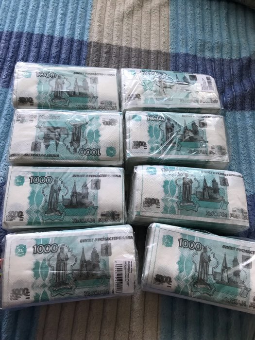 Фотография покупателя товара Сувенирные салфетки "1000 рублей", 2-х слойные, 25 листов, 4,5х8,5х16 см