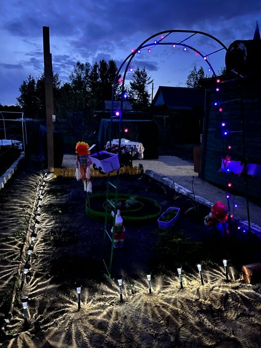 Фотография покупателя товара Гирлянда «Нить» 4.5 м с насадками «Розы», IP44, тёмная нить, 30 LED, свечение синее/фиолетовое/розовое, 2 режима, солнечная батарея - Фото 1