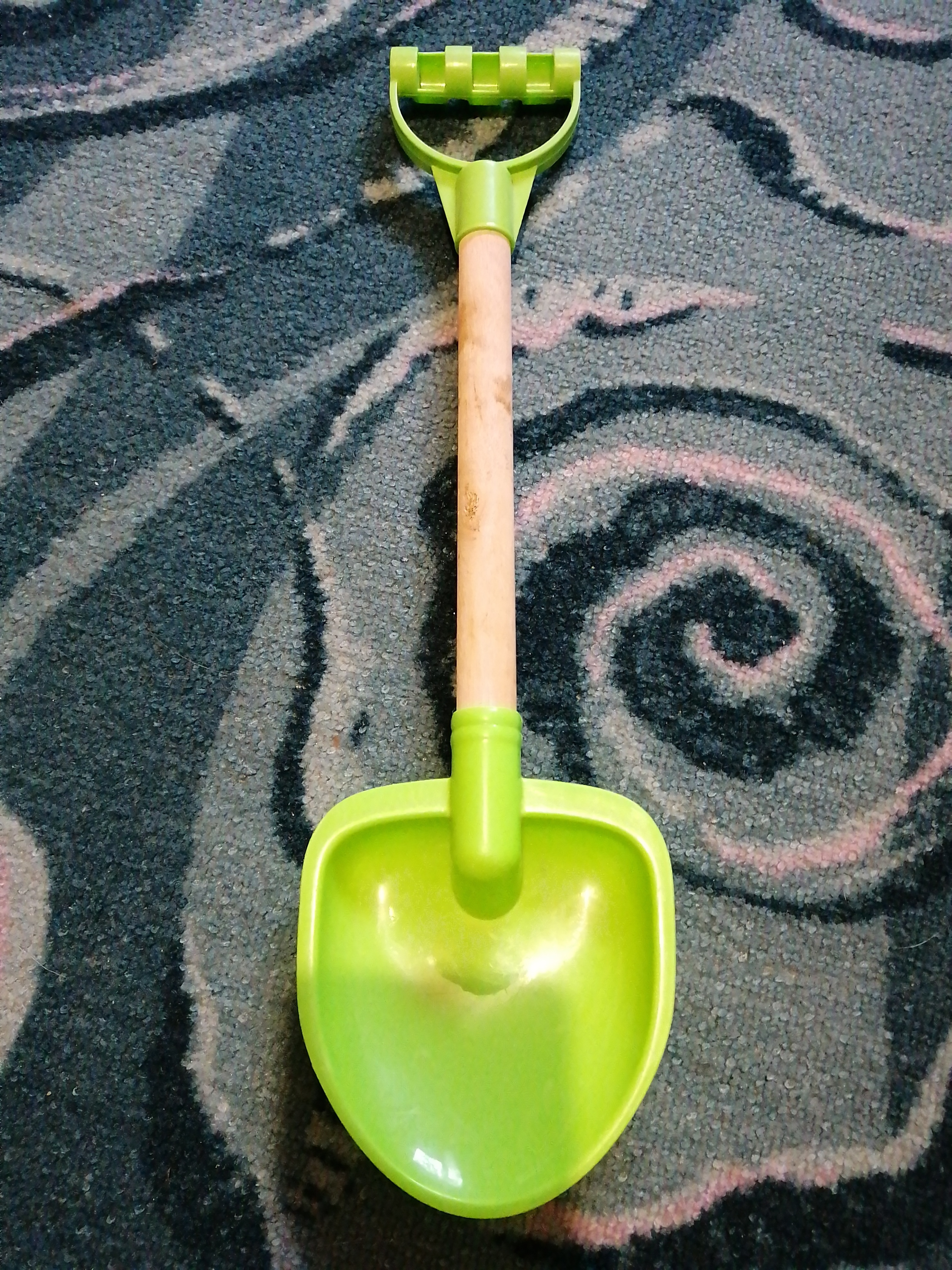 Фотография покупателя товара Детская лопатка с деревянной ручкой, 41 см, МИКС - Фото 1