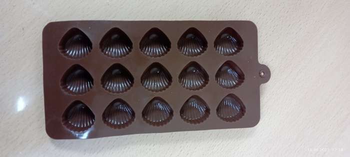 Фотография покупателя товара Форма для шоколада Доляна «Ракушки», силикон, 20,5×10,5 см, 15 ячеек (2,7×2,4 см), цвет коричневый - Фото 3