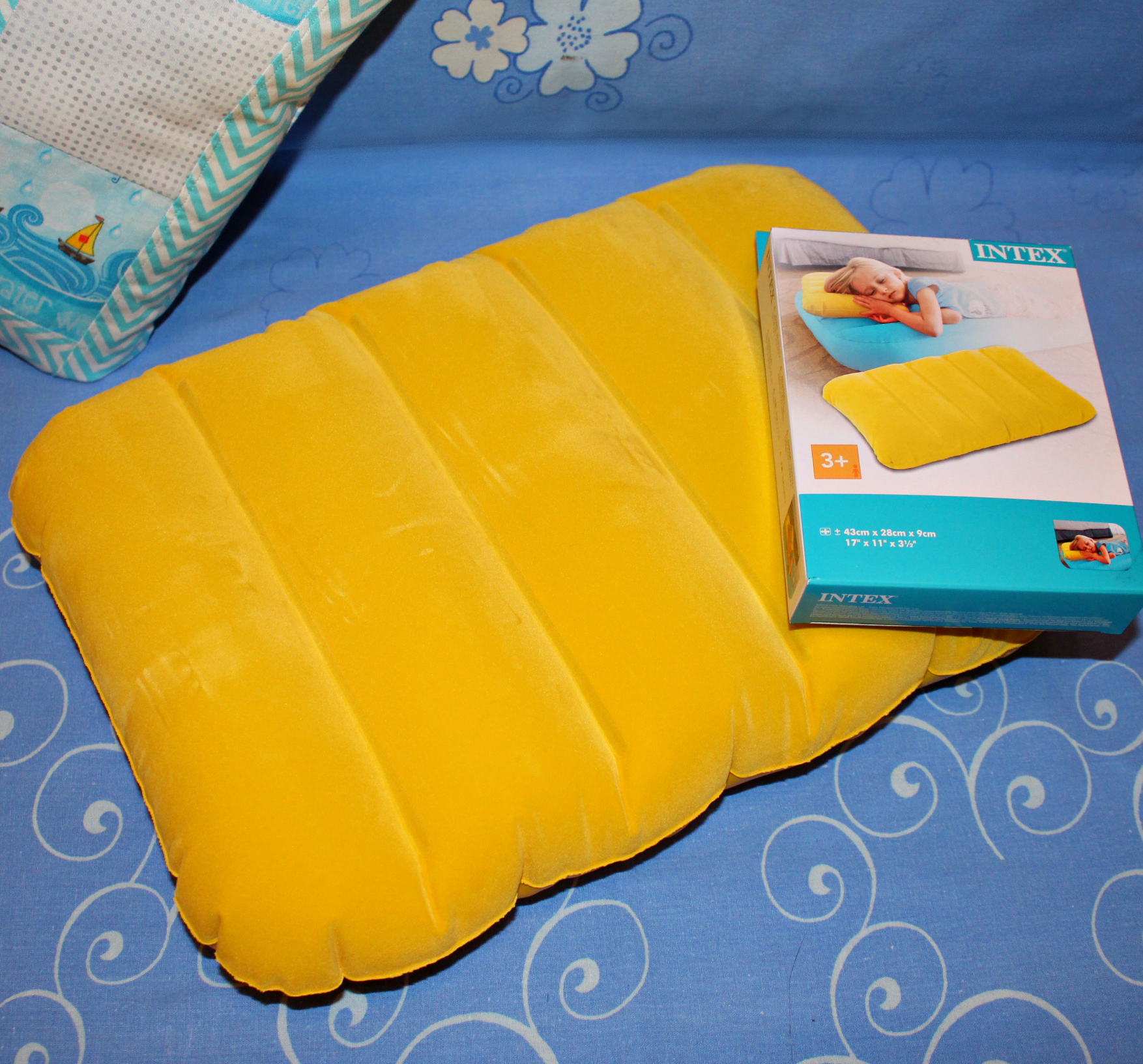 Фотография покупателя товара Универсальная цветная подушка, 43 х 28 х 9 см, от 3 лет, цвета МИКС, 68676NP INTEX - Фото 1