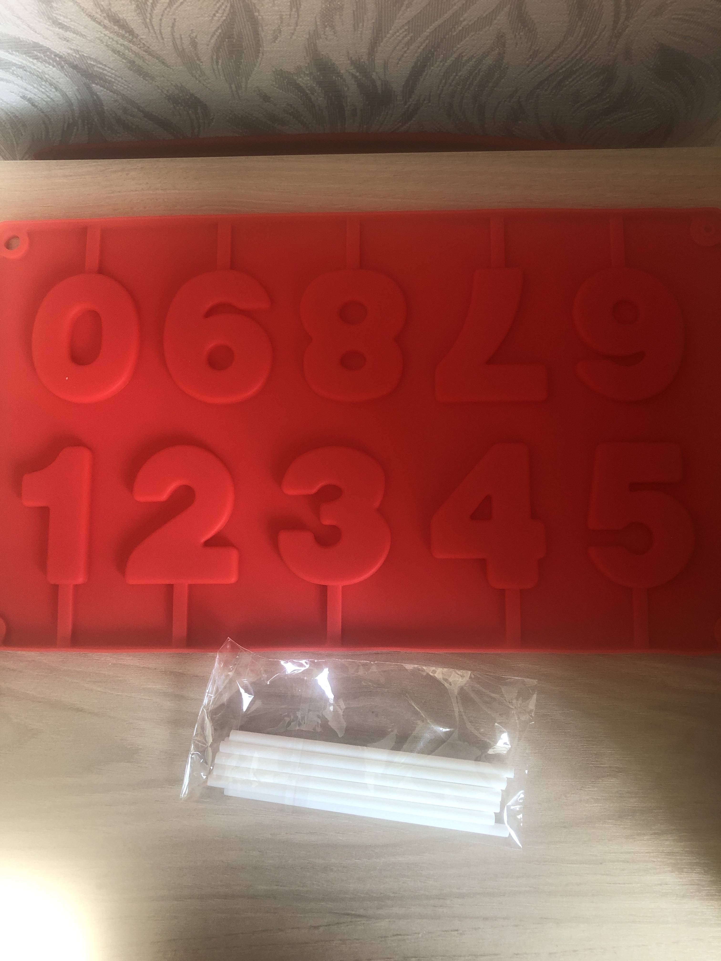 Фотография покупателя товара Форма для леденцов Доляна «Арифметика», силикон, 29×17 см, 10 ячеек (5×4 см), с палочками, цвет МИКС - Фото 29