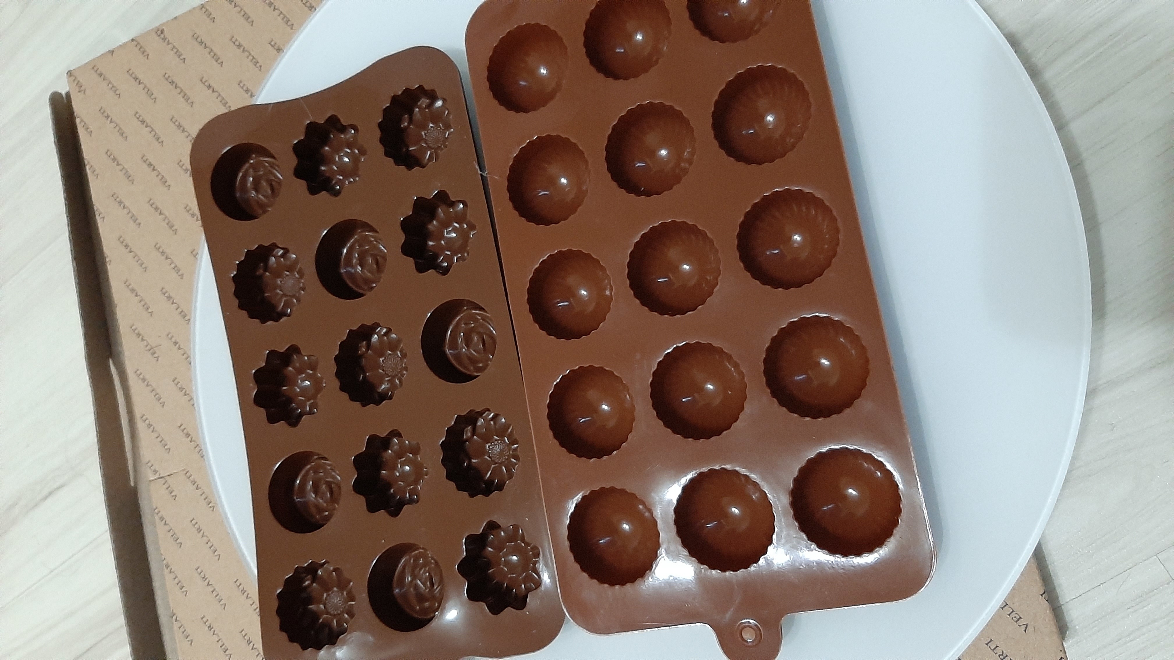 Фотография покупателя товара Форма для шоколада Доляна «Шарики», силикон, 24×11,5 см, 15 ячеек (d=2,8 см), цвет МИКС - Фото 3
