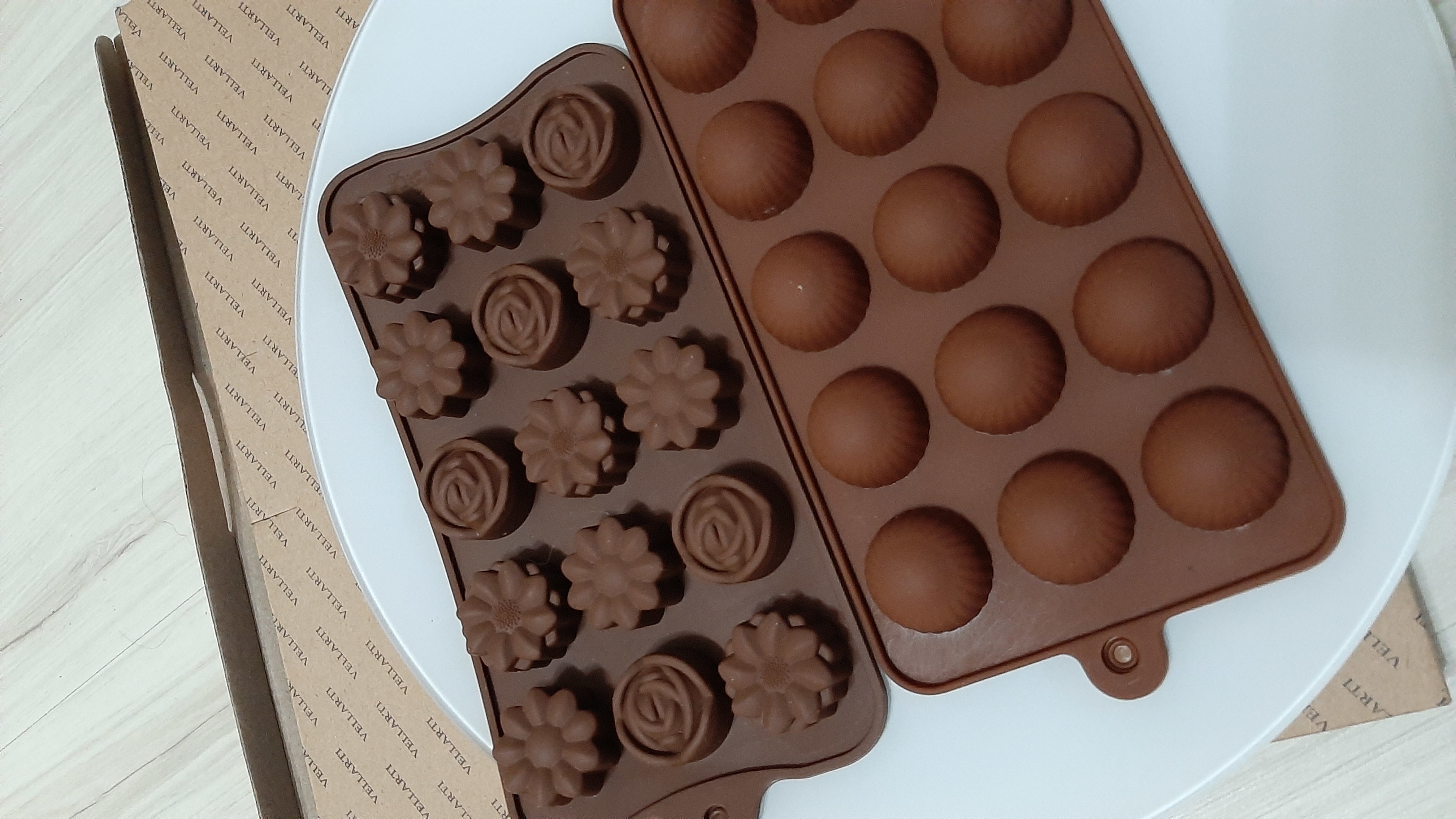 Фотография покупателя товара Форма для шоколада Доляна «Шарики», 24×11,5 см, 15 ячеек (d=2,8 см), цвет МИКС - Фото 4