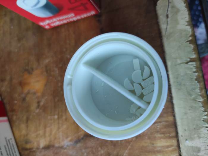 Фотография покупателя товара Таблетница с таблеторезкой, размельчителем и мензуркой, d = 4 × 6,5 см, цвет белый