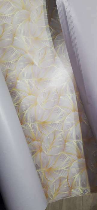 Фотография покупателя товара Бумага упаковочная глянцевая двухсторонняя «Золотые листья», 70 х 100 см - Фото 2