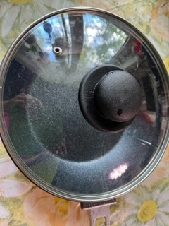 Фотография покупателя товара Крышка стеклянная для сковороды и кастрюли «Доляна», d=22 см, нержавеющий обод, пластиковая ручка - Фото 5