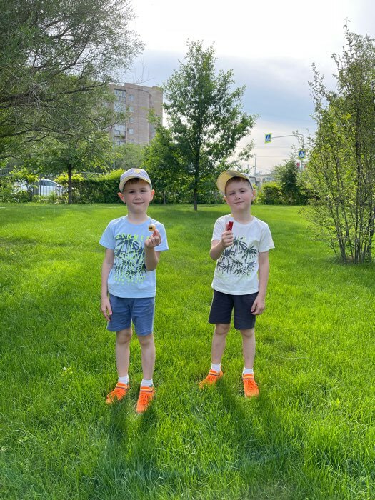 Фотография покупателя товара Кроссовки детские, цвет оранжевый/полоски, размер 33 - Фото 2