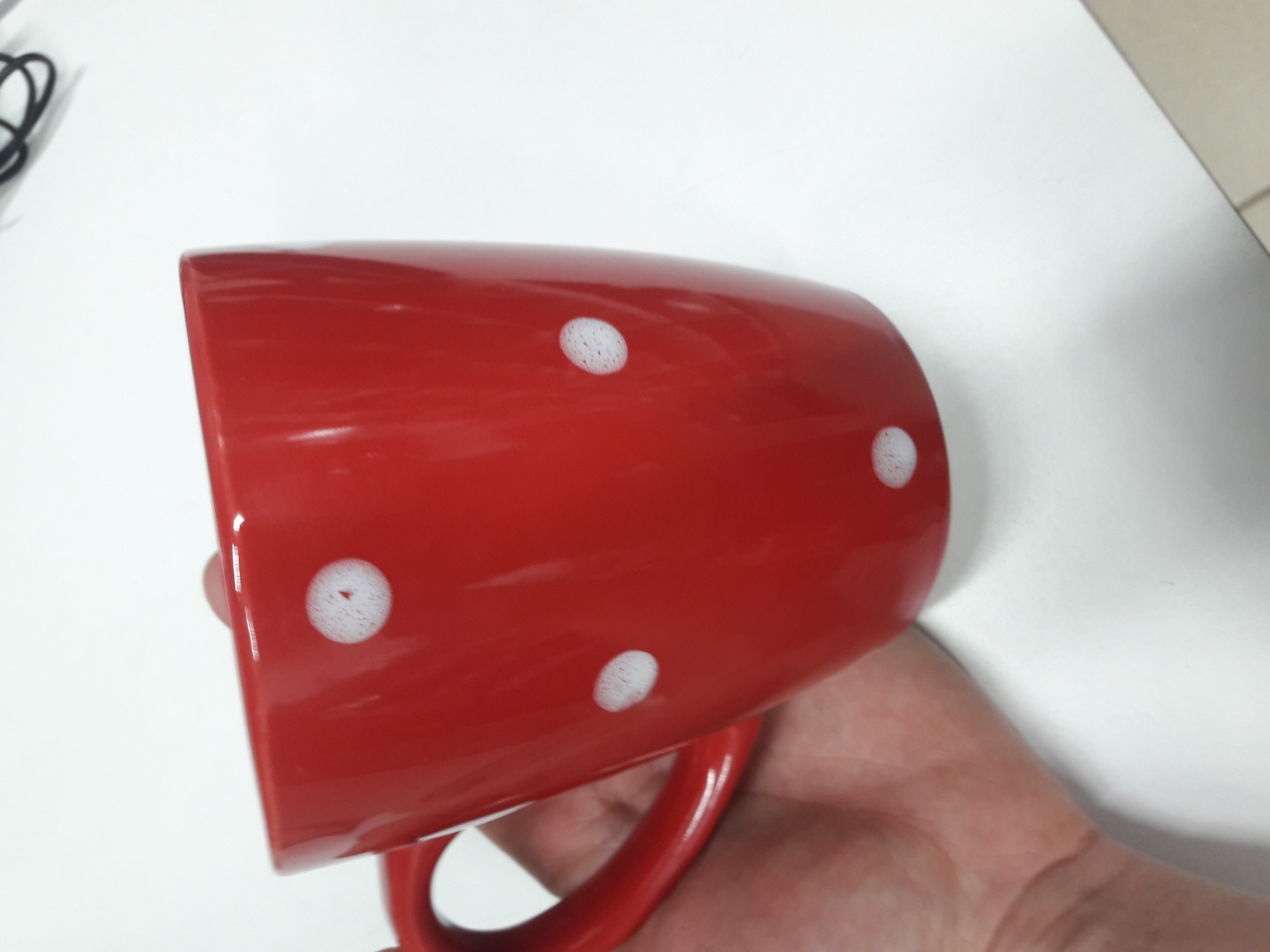 Фотография покупателя товара Кружка керамическая Доляна «Красный Горох», 360 мл, цвет красный - Фото 3