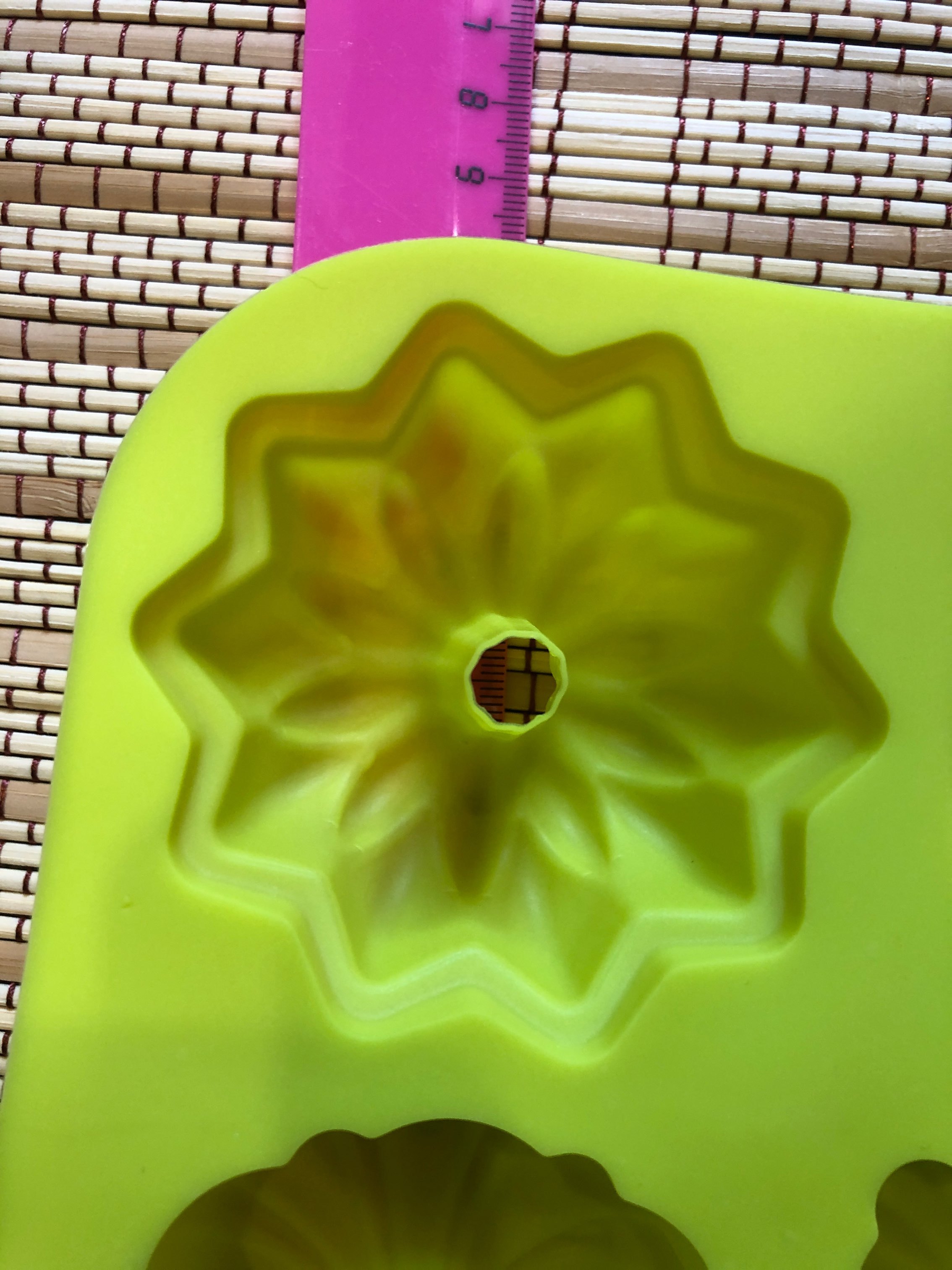 Фотография покупателя товара Форма для выпечки Доляна «Немецкий кекс», силикон, 17×17 см, 4 ячейки, цвет МИКС