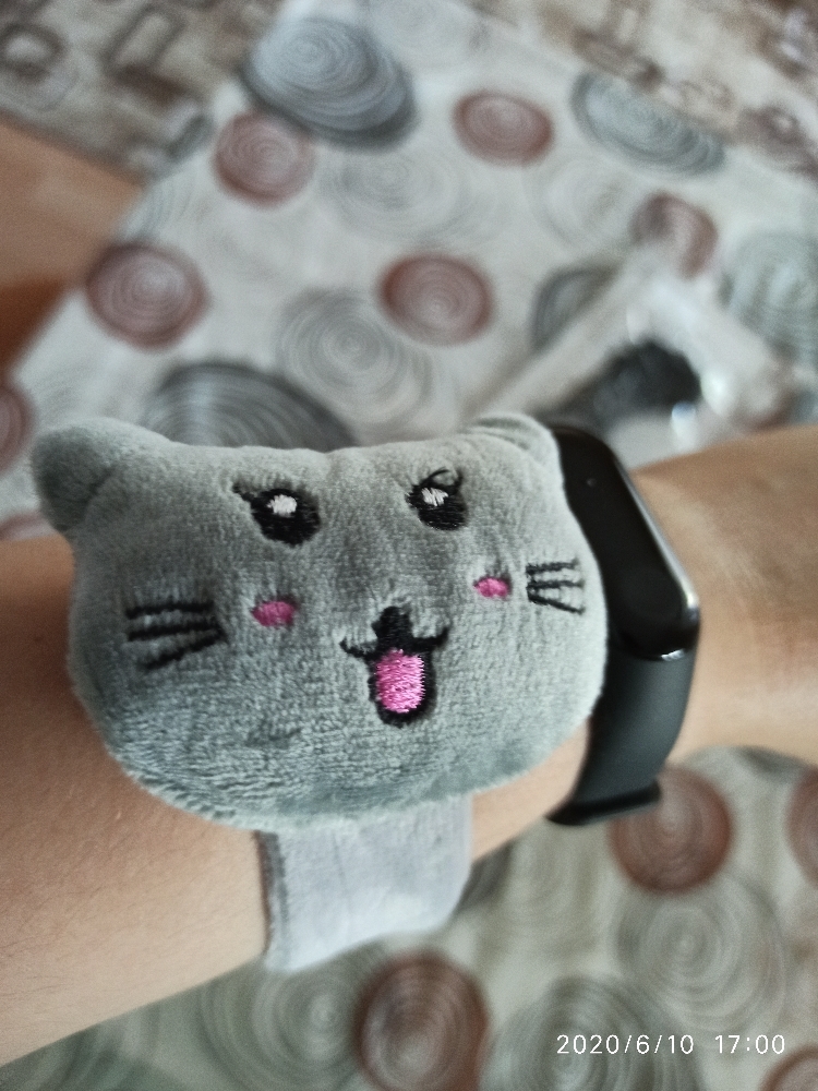 Фотография покупателя товара Игольница на браслете «Кошка», 23 × 6,5 см, цвет серый МИКС - Фото 2