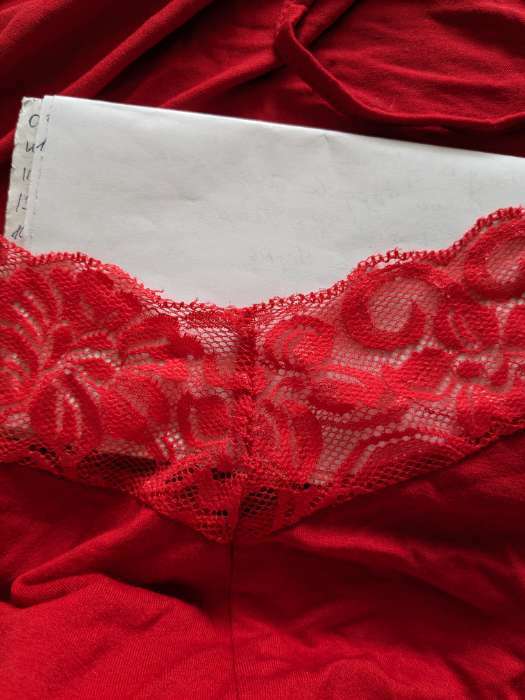 Фотография покупателя товара Ночная сорочка женская, цвет красный, размер 52 - Фото 2