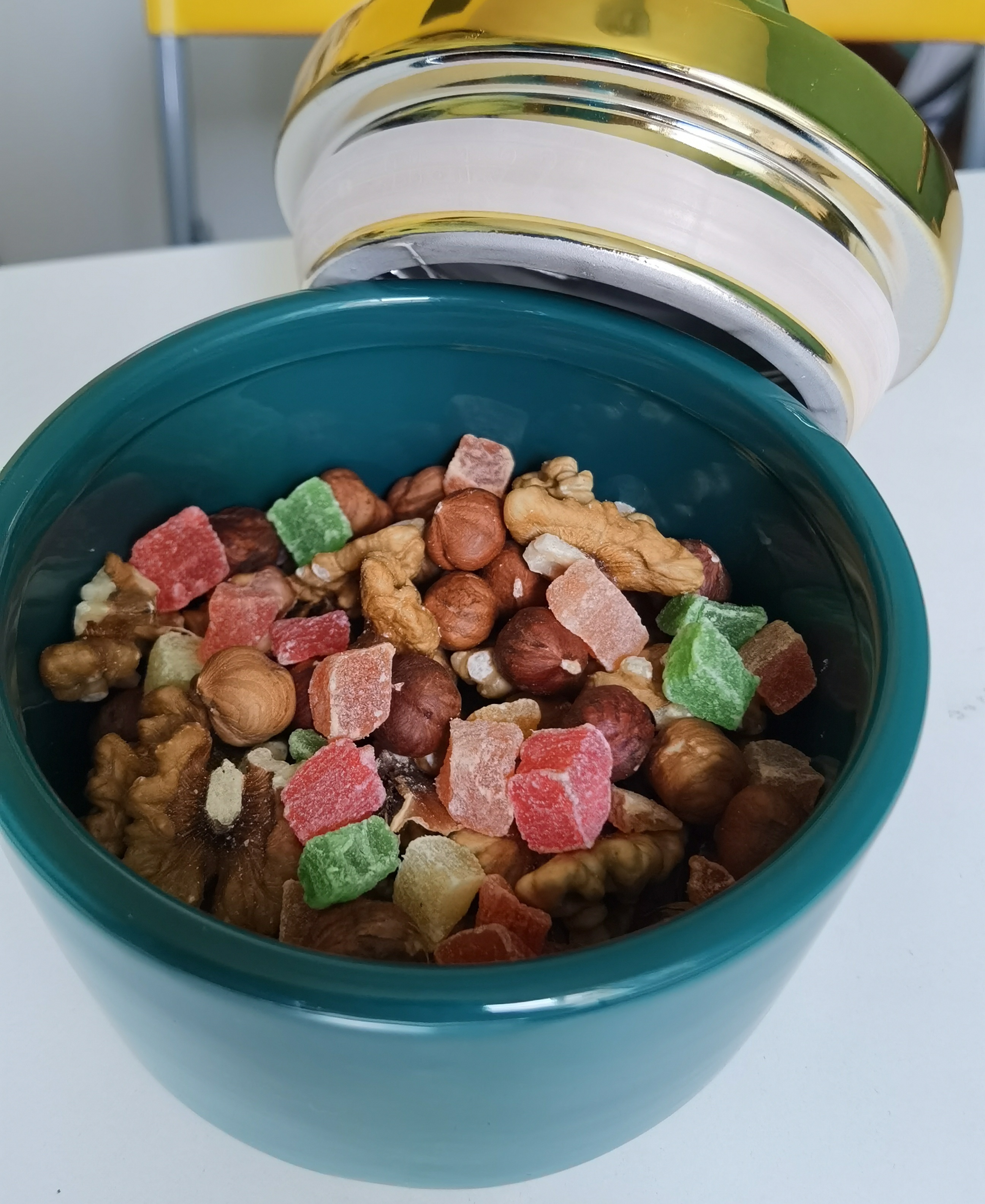 Фотография покупателя товара Банка керамическая для сыпучих продуктов «Золотое крыло», 1 л, цвет зелёный - Фото 1