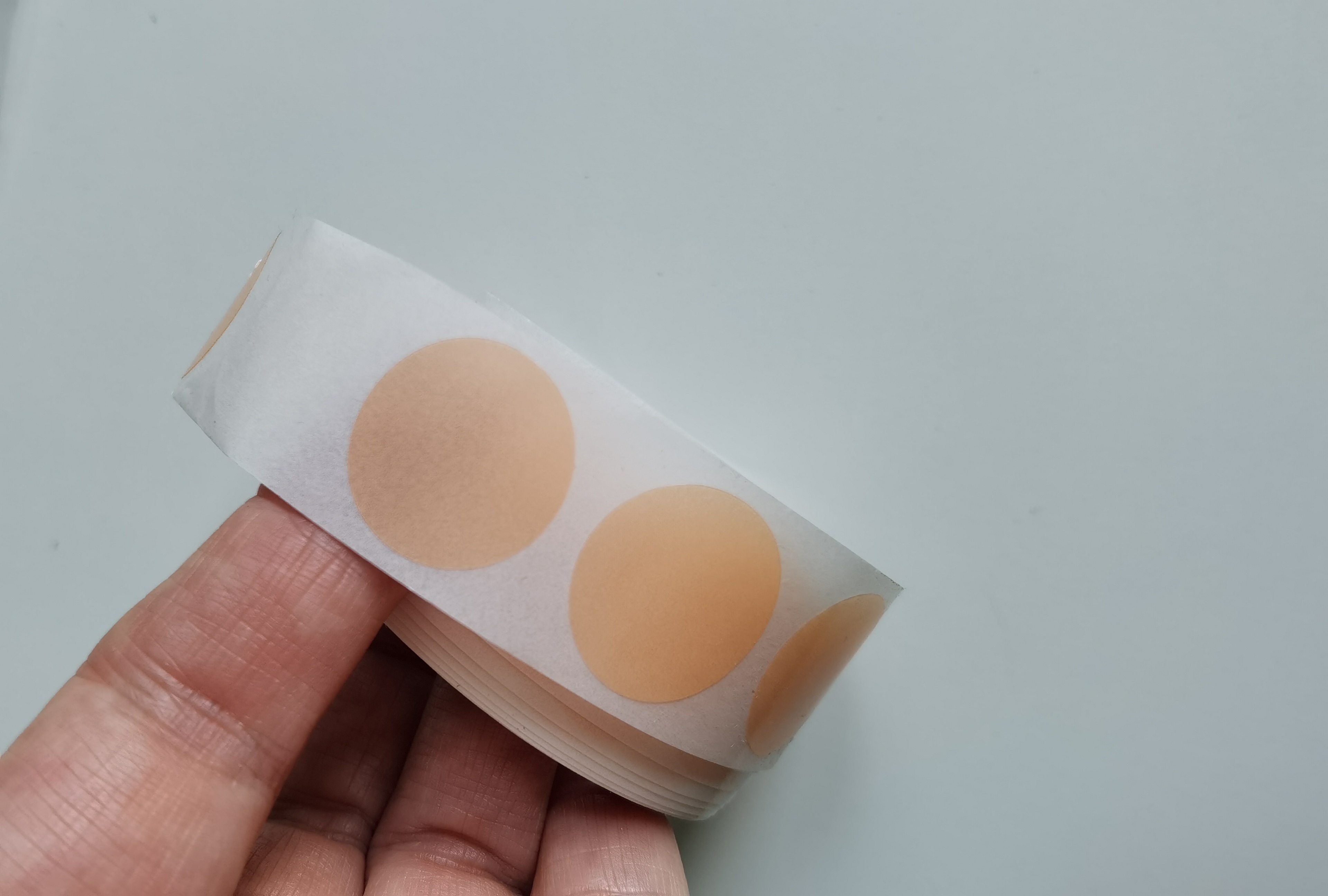 Фотография покупателя товара Наклейка прозрачная круглая Цветная лента,МИКС , 2 х 2 см, 300 шт. - Фото 2